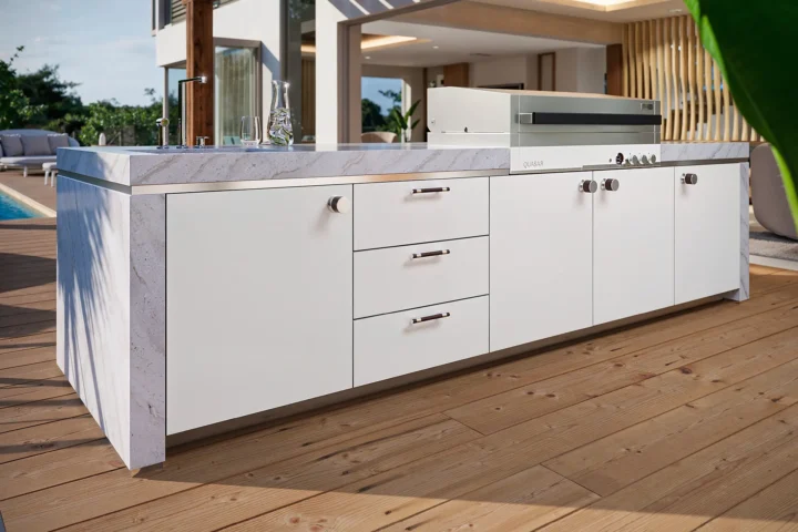 Freestanding outdoor kitchen with Corian surface